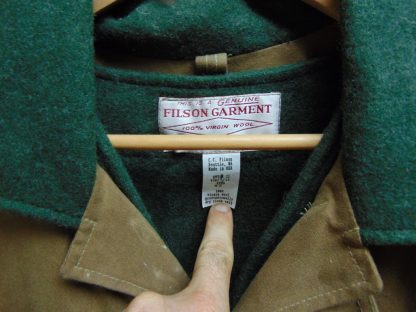 CcML19	modern	LIKE NEW $450 CC Filsons (42) Oil Canvas/Cloth? Active Jacket (Style 21 97076613) made in USA, heavy weight, Removable Virgin Wool liner, chest 50 inches	$250 - Image 2