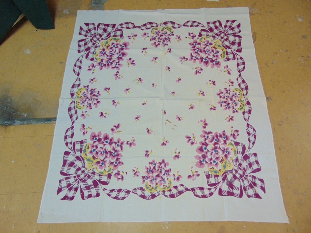 qb44 1950-60's Square Vintage Tablecloth $15
