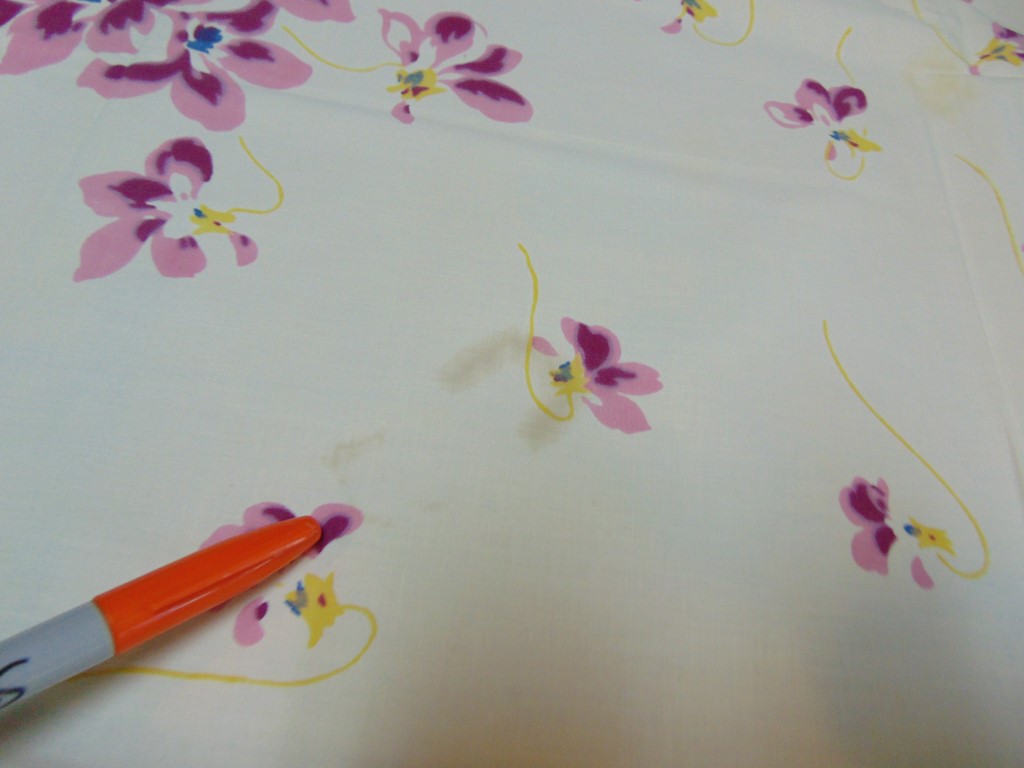 qb44 1950-60's Square Vintage Tablecloth $15 - Image 5