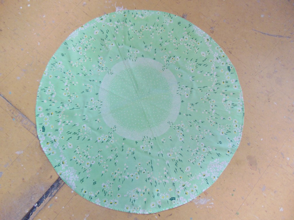 qb54 1940-60's Round Vintage Tablecloth $30