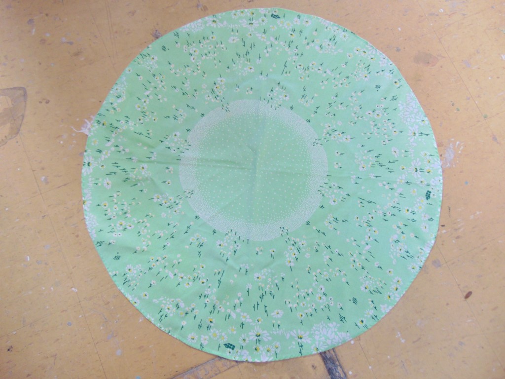 qb54 1940-60's Round Vintage Tablecloth $30 - Image 3