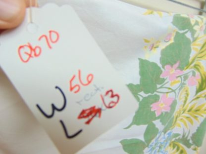 qb70	1940-60's 	Rectangle Vintage Flower Bouquet Tablecloth	$20 - Image 3