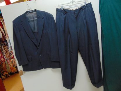 s4t11	1940-50's 	Vintage Gray and Pink Single Breasted Wool Gabardine heavy weight suit Chest size 46 inches	$400 - Image 2