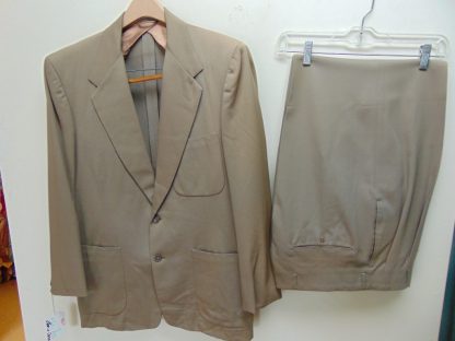 s4t5	1940's	Vintage Single Breasted Tan Wool Gabardine heavy weight suit Chest size 44 inches	$250
