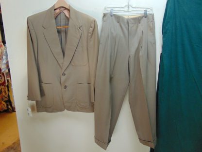 s4t5	1940's	Vintage Single Breasted Tan Wool Gabardine heavy weight suit Chest size 44 inches	$250 - Image 5