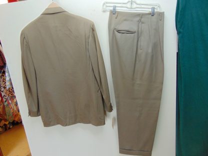 s4t5	1940's	Vintage Single Breasted Tan Wool Gabardine heavy weight suit Chest size 44 inches	$250 - Image 3