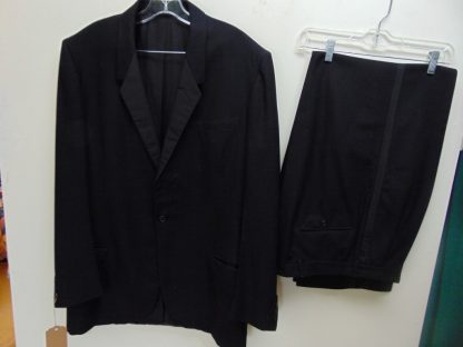 s4t6	1950's	Vintage Single Breasted Wool Gabardine Tuxedo heavy weight suit Chest size 43 inches	$200