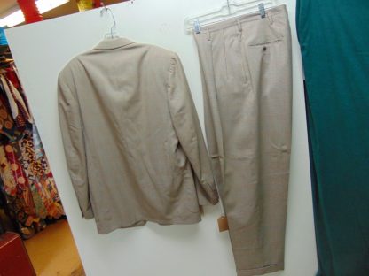 s4t9	1940's	Vintage Check Single Breasted Wool Gabardine heavy weight  suit Chest size 46 inches	$250 - Image 2