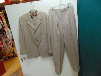 s4t9	1940's	Vintage Check Single Breasted Wool Gabardine heavy weight  suit Chest size 46 inches	$250 - Image 3