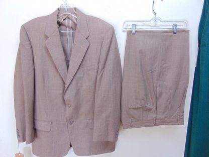 s5t16	1950's	Vintage Unusual Brown w/white flecks Single Breasted medium/heavy weight suit Chest size 44 inches	$80