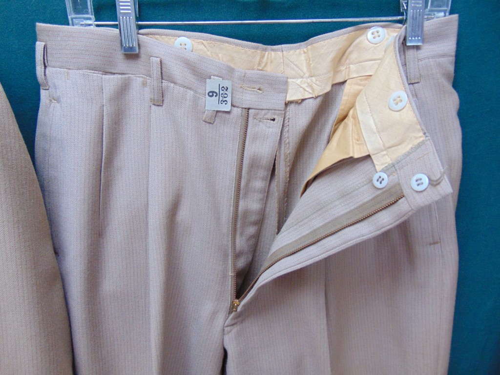 s5t18 1940-50's Yellowish brown w/ red pin strips Single Breasted heavy weight Vintage suit Chest size 44 inches $150 - Image 6