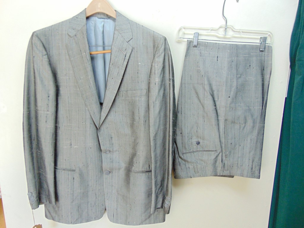 s5t20 1950's Silver Sharkskin with black atomic Single Breasted light weight Vintage suit Chest size 44 inches $400