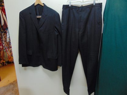 s5t32	1950's	Black on black wool Single Breasted medium weight Vintage suit Chest size 45 inches	$120 - Image 3