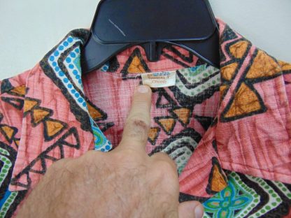 s67h108	1970's	Abstract cotton barkcloth vintage Hawaiian shirt Chest size 45 inches 	$40 - Image 4