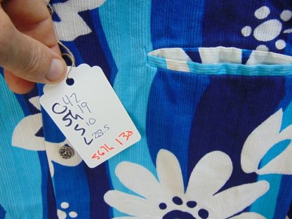 s67h130	1960's	Groovy ribbed heavy cotton vintage Hawaiian shirt Chest size 42 inches 	$60 - Image 4