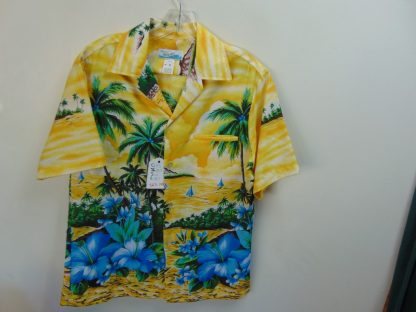 s67h149	1970's	 full back panel polyester  vintage Hawaiian shirt Chest size 43 inches 	$20 - Image 4