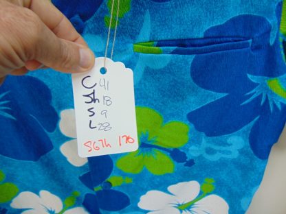s67h170	1960-70's	Floral cotton barkcloth vintage Hawaiian shirt Chest size 41 inches 	$40 - Image 4