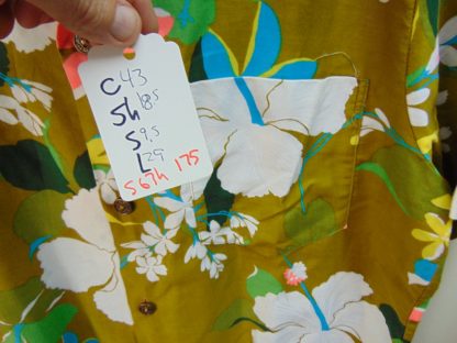s67h175	1960's	Large tripping Flowers cotton vintage Hawaiian shirt Chest size 43 inches 	$40 - Image 4
