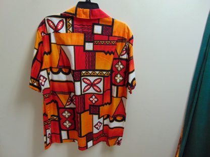 s67h18	1960's	Tapa Print cotton vintage Hawaiian shirt Chest size 50 inches 	$30 - Image 3