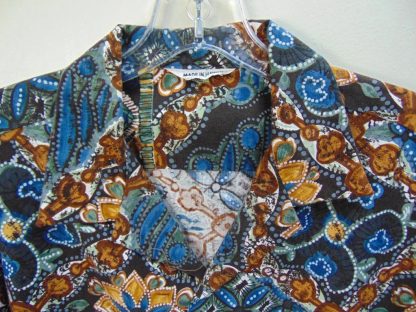 s67h19	1960's	Tapa Border cotton vintage Hawaiian shirt Chest size 48 inches 	$20 - Image 2
