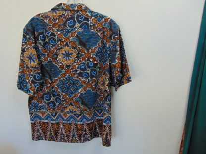 s67h19	1960's	Tapa Border cotton vintage Hawaiian shirt Chest size 48 inches 	$20 - Image 3
