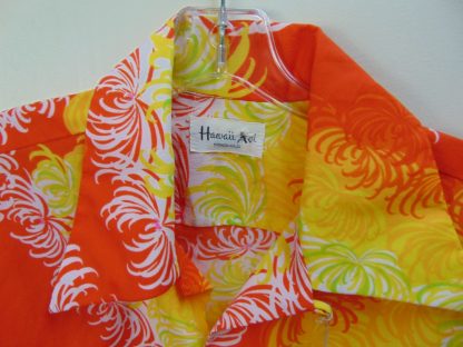 s67h20	1960's	Protea flower blooming crepe polyester  vintage Hawaiian shirt Chest size 52 inches 	$20 - Image 2