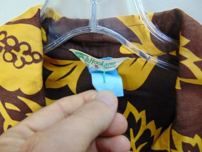 s67h22	1960's	Hibiscus cotton vintage Hawaiian shirt Chest size 50 inches 	$20 - Image 2