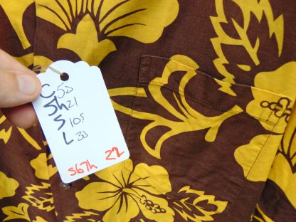 s67h22	1960's	Hibiscus cotton vintage Hawaiian shirt Chest size 50 inches 	$20 - Image 4