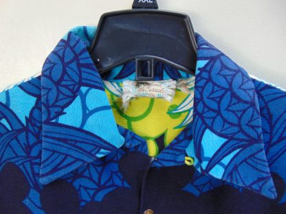 s67h27	1960's	Pineapple Border cotton vintage Hawaiian shirt Chest size 47 inches 	$70 - Image 2
