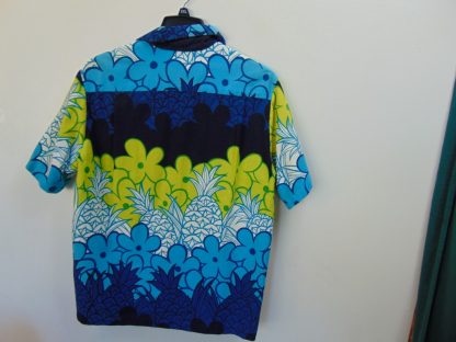s67h27	1960's	Pineapple Border cotton vintage Hawaiian shirt Chest size 47 inches 	$70 - Image 3