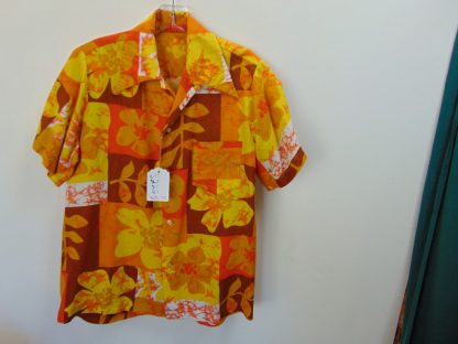 s67h72	1960's	Fun Orange Chilled cotton vintage Hawaiian shirt Chest size 47 inches 	$50