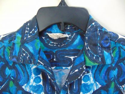 s67h83	1960's	Super Vibrant blue Tapa print cotton vintage Hawaiian shirt Chest size 46 inches 	$30 - Image 2
