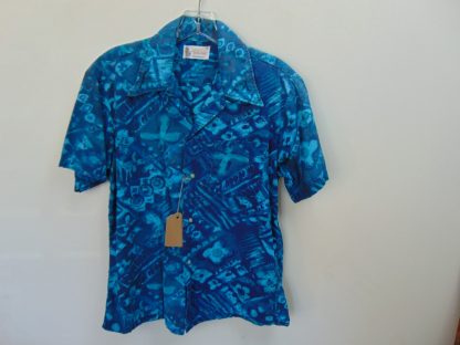 s67h99	1970's	True tapa design Blue cotton vintage Hawaiian shirt Chest size 43 inches 	$20
