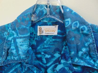 s67h99	1970's	True tapa design Blue cotton vintage Hawaiian shirt Chest size 43 inches 	$20 - Image 4