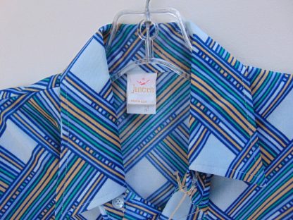 s7s74	1970's	Like Woven threads polyester  Chest size 42  inches vintage shirt	$20 - Image 2