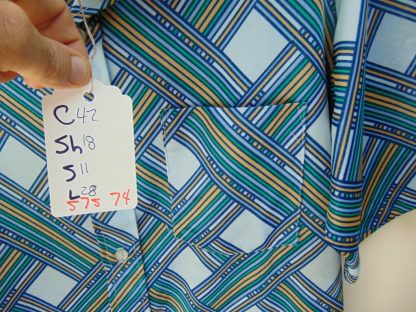 s7s74	1970's	Like Woven threads polyester  Chest size 42  inches vintage shirt	$20 - Image 4