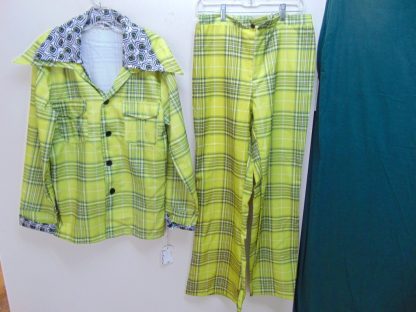 s7t20	1970's	Green Polyester Ultimate Costume LEISURE light weight Vintage suit Chest size 45 inches	$60 - Image 3