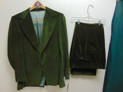 s7t31	1970's	Vintage Green CRUSHED VELVET Single Breasted medium weight suit Chest size 45 inches	$250