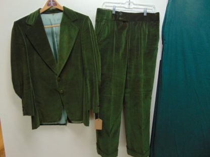 s7t31	1970's	Vintage Green CRUSHED VELVET Single Breasted medium weight suit Chest size 45 inches	$250 - Image 4