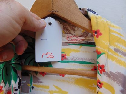 r56	1950's	Rayon Hawaiian Print Vintage  Robe		$300 - Image 2