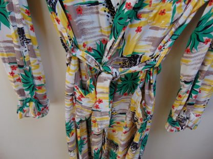 r56	1950's	Rayon Hawaiian Print Vintage  Robe		$300 - Image 4