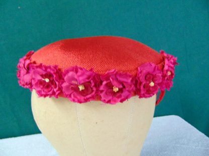 wh14	 Vintage Womans Hat  size (est.6 1/4) front to back  6in. side to side  6 1/2in. Brim  in. Crown 1 1/4in.	$15
