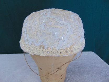 wh45	 Vintage Womans Hat  size (est.6 5/8) front to back  6 1/2in. side to side  7in. Brim  in. Crown 2 1/2in.	$15