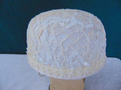 wh45	 Vintage Womans Hat  size (est.6 5/8) front to back  6 1/2in. side to side  7in. Brim  in. Crown 2 1/2in.	$15 - Image 2