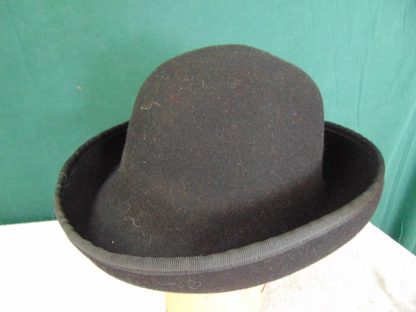 wh50	 Vintage Womans felt form Hat  size (est. 7in.)  $10