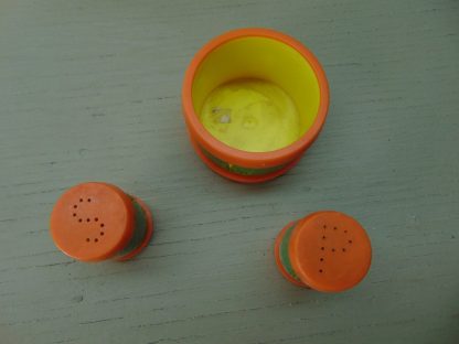 k99		Vintage Picnic Plastic salt and pepper set	$5 - Image 2