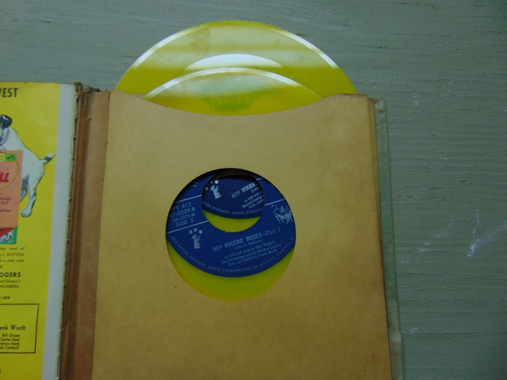 pa150 Vintage RCA Roy Rogers Rodeo book with 2 yellow 45s 1950 $20 - Image 2