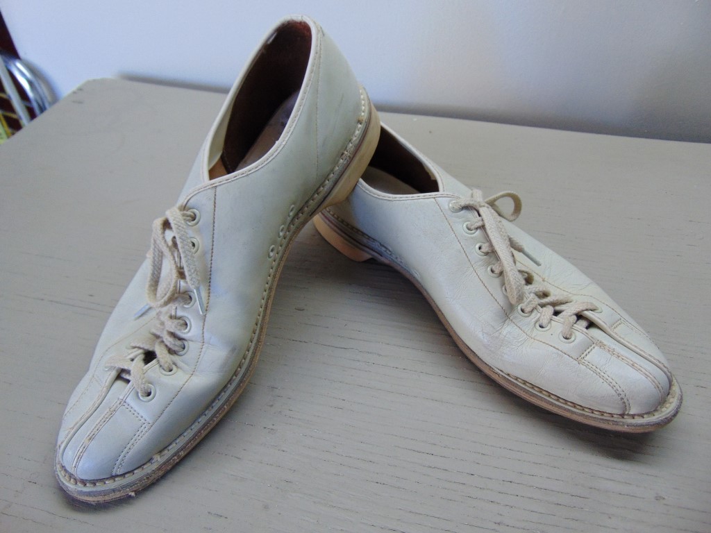 s35 1950-60’s? Vintage Valcort White Bowling Shoes inside measurement ...