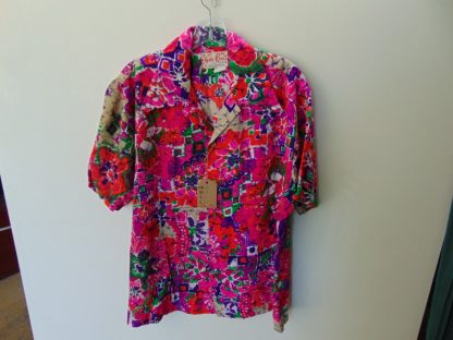 s67h194	1960-70's	Hale Kini for Chez Jeans Trippy maybe cotton/poly blend vintage Hawaiian shirt Chest size 48 inches 	$40