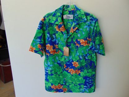 s67h196	1970's	polyester Floral like a jungle vintage Hawaiian shirt Chest size 43 inches 	$20